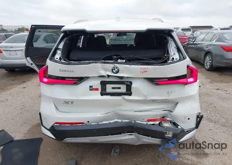 2024 BMW X1 xDrive28I z USA, uszkodzony, nr VIN WBX73EF04R5Y61971